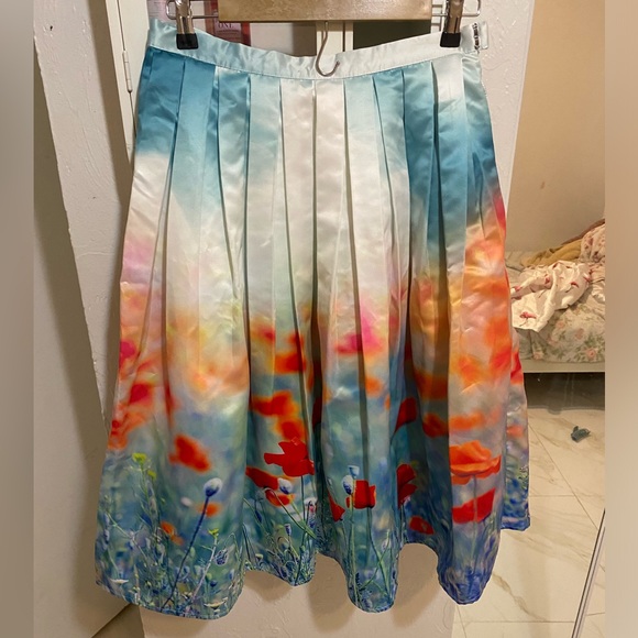 Skirt - Picture 2 of 3